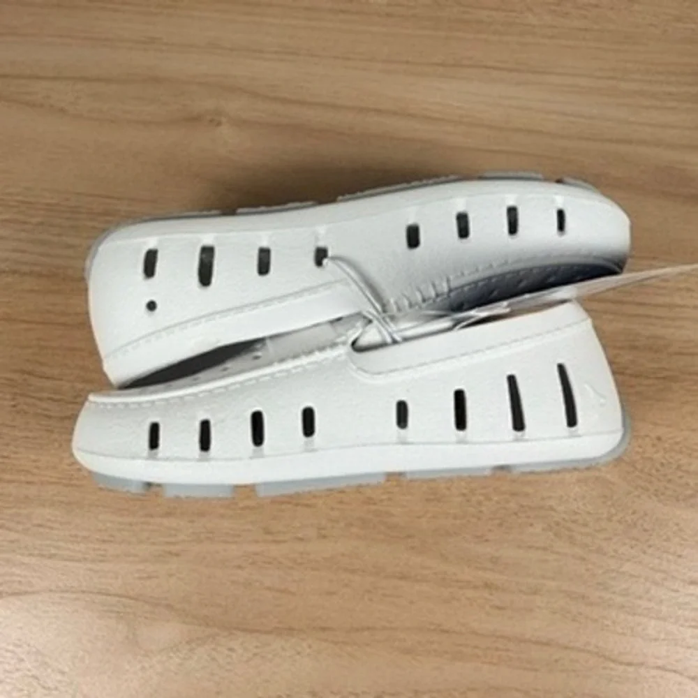 Floafers Prodigy Driver Toddler Shoe Sz 8 White Harbor Mist Gray EVA Foam NWT